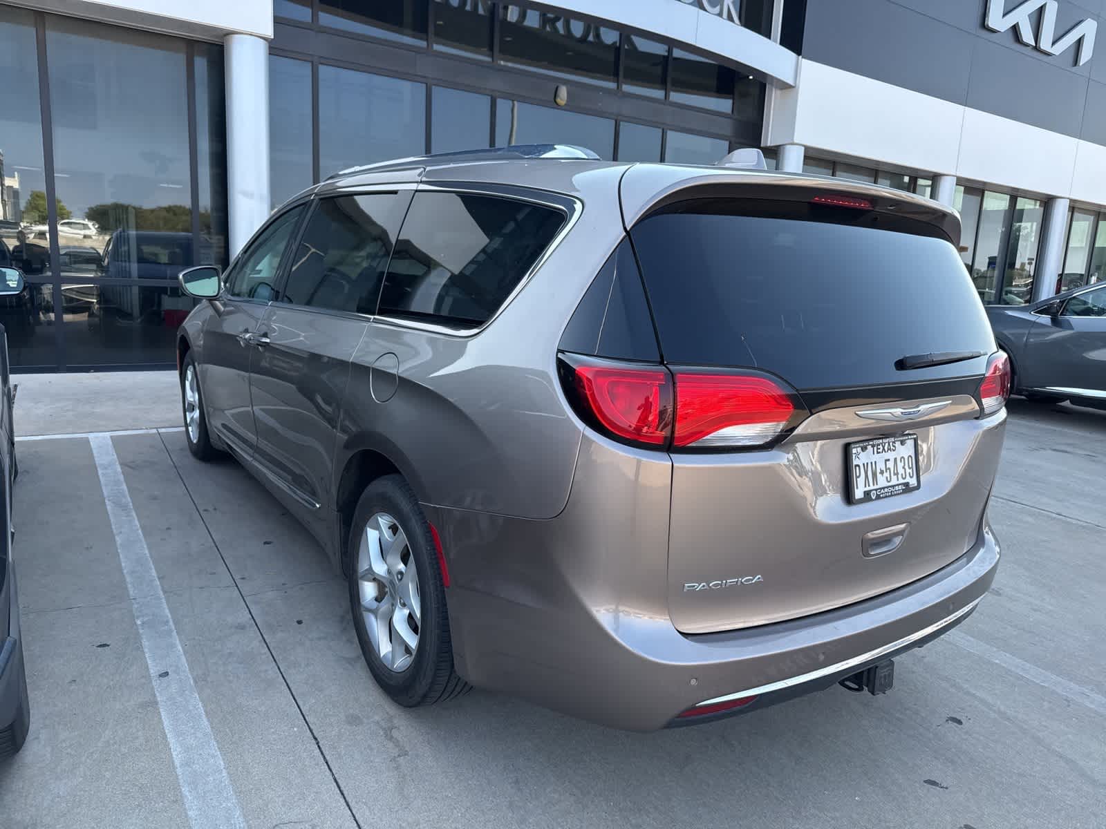 Thumbnail: 2018 Chrysler Pacifica - 6