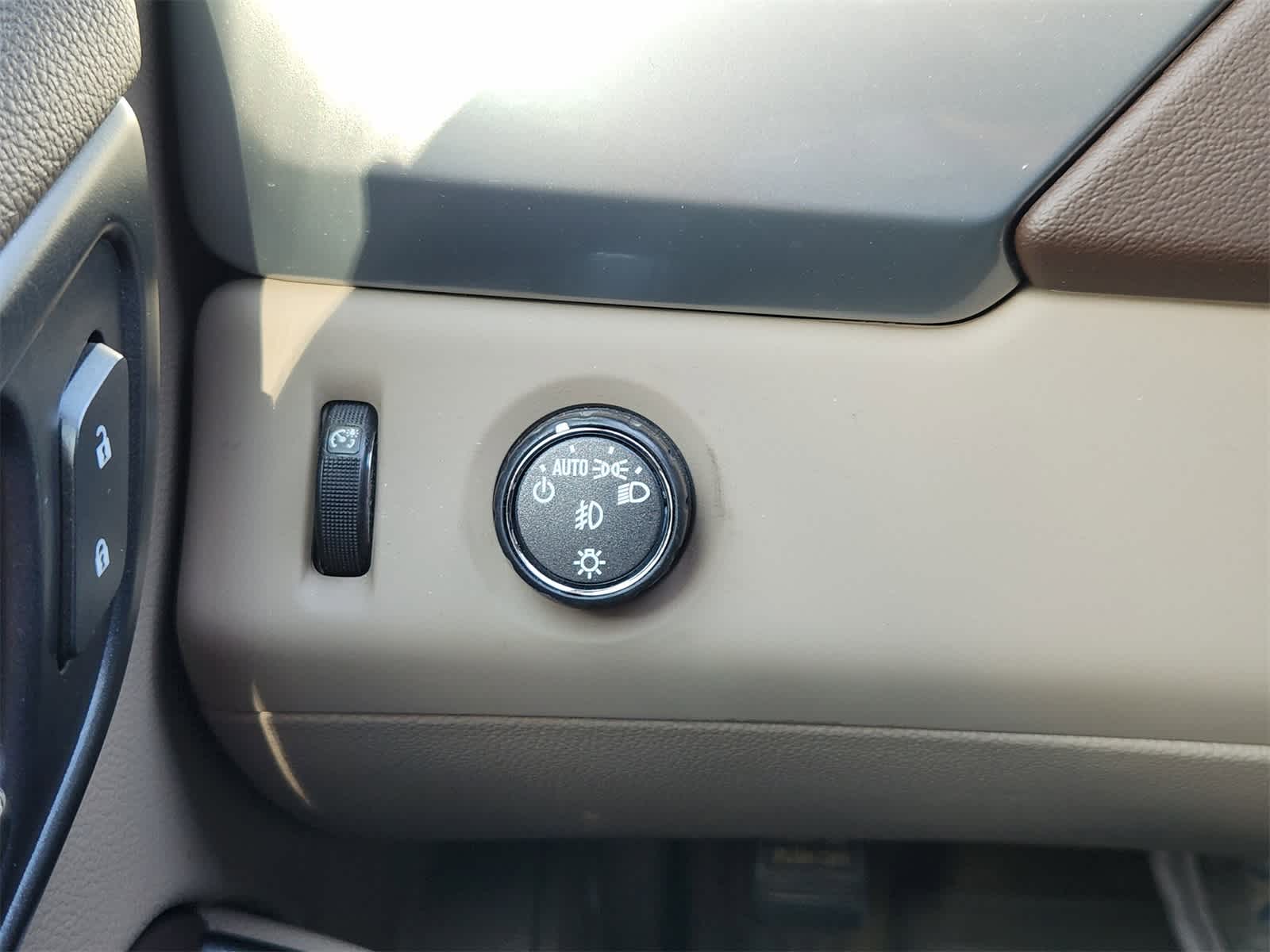 Thumbnail: 2018 Chevrolet Tahoe - 22