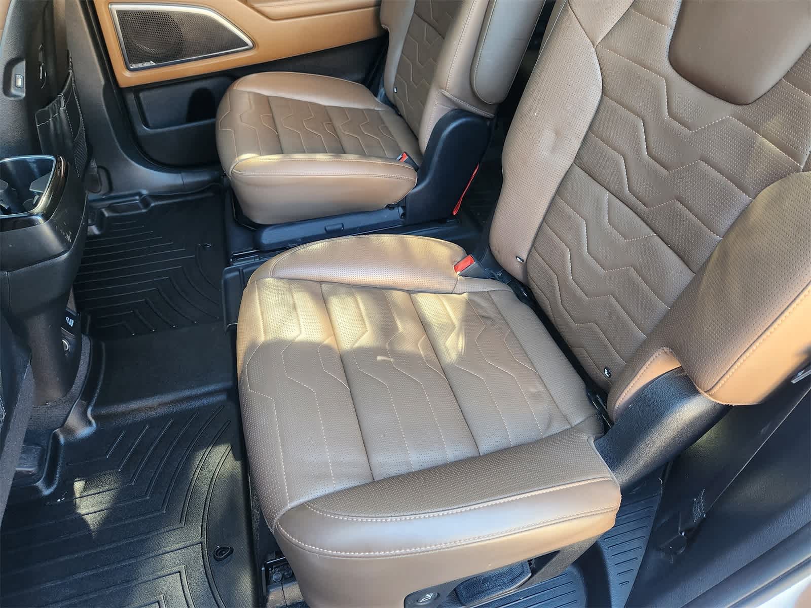 Thumbnail: 2022 Kia Telluride - 29