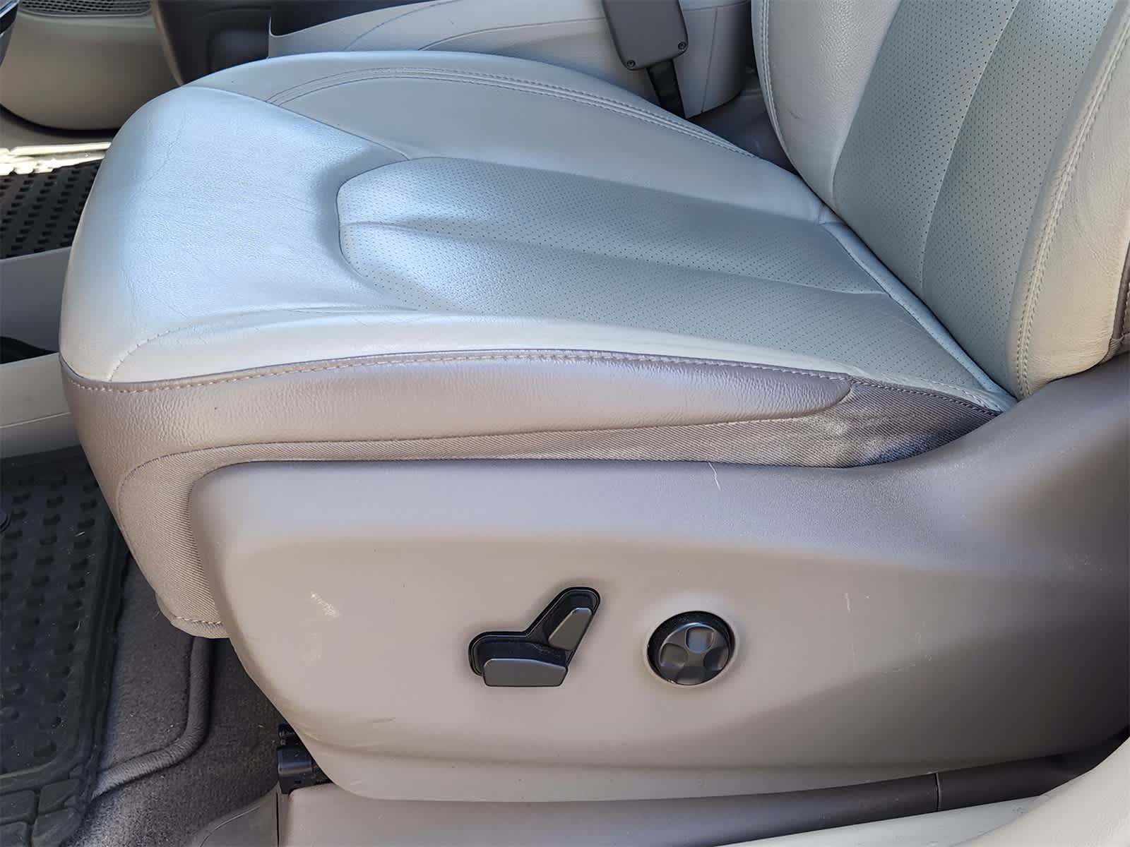Thumbnail: 2018 Chrysler Pacifica - 21