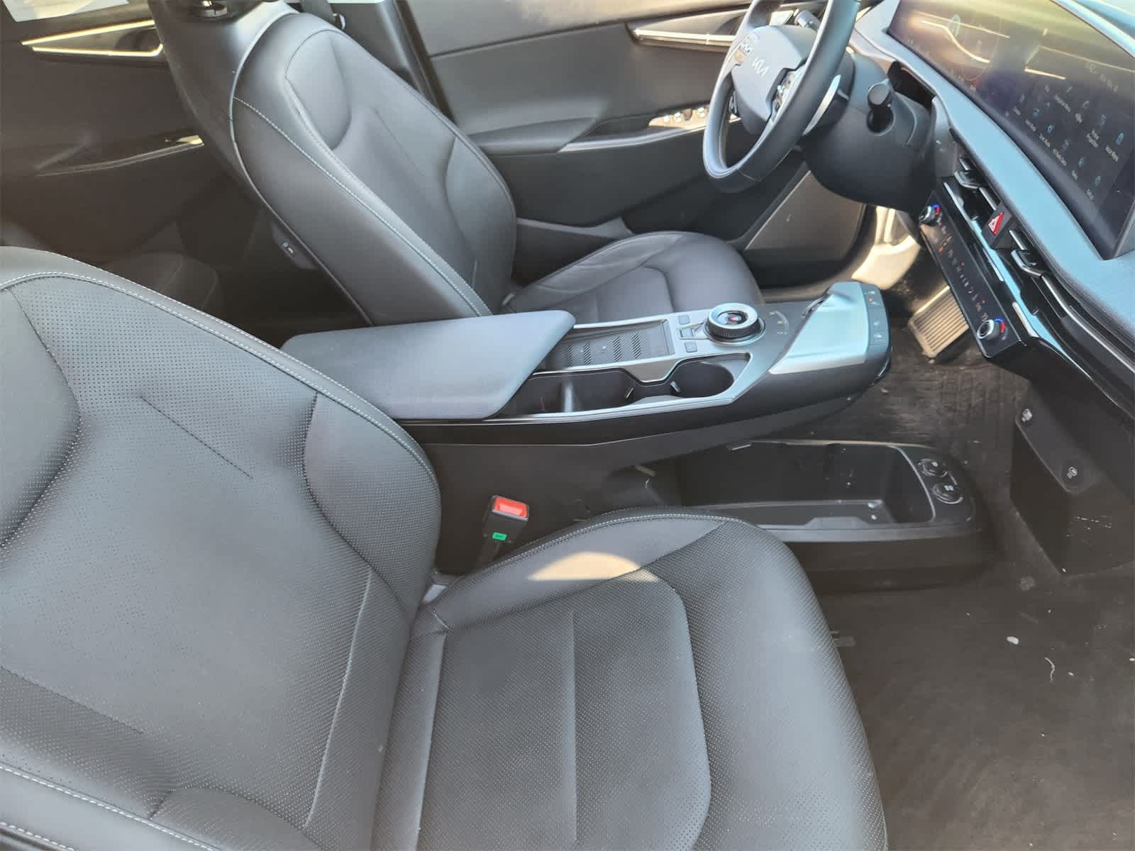 Thumbnail: 2023 Kia EV6 - 14