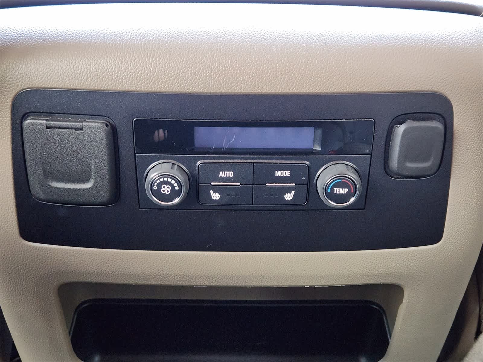 Thumbnail: 2018 Chevrolet Tahoe - 30