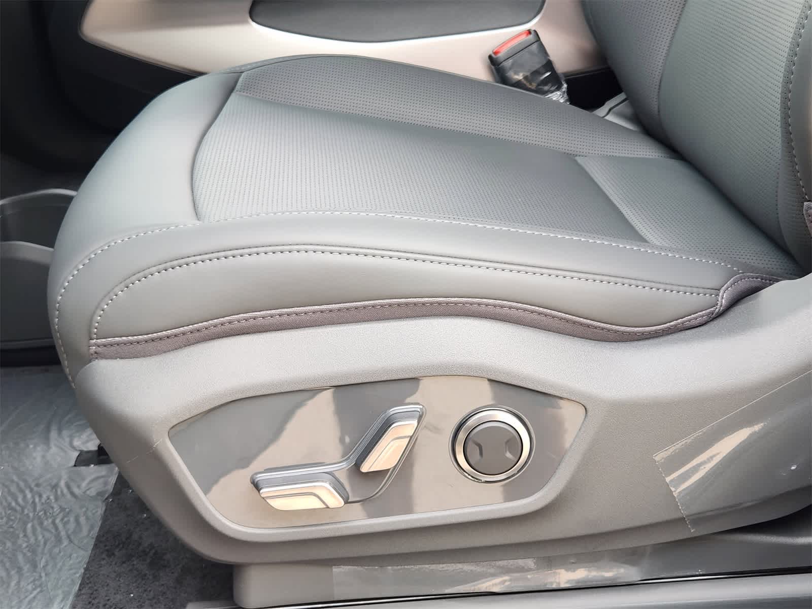 Thumbnail: 2026 Kia EV9 - 21