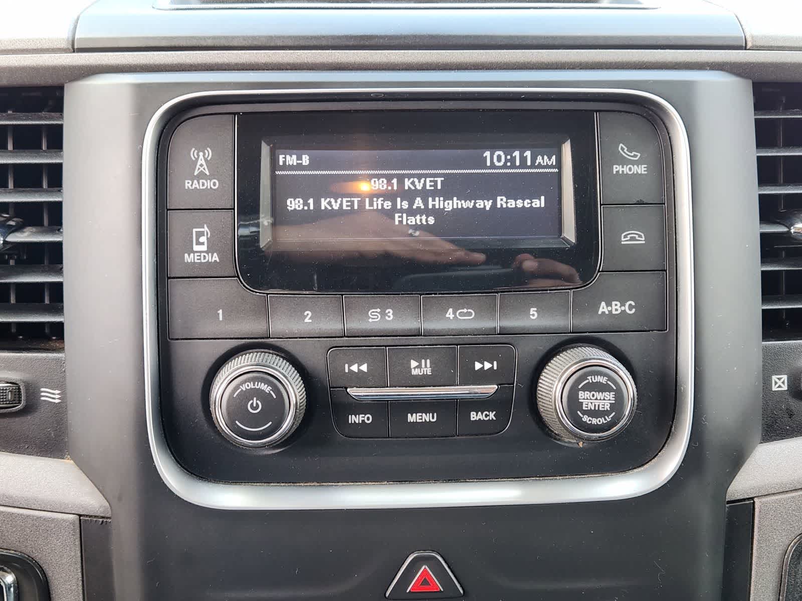 Thumbnail: 2019 RAM 1500 Classic - 16