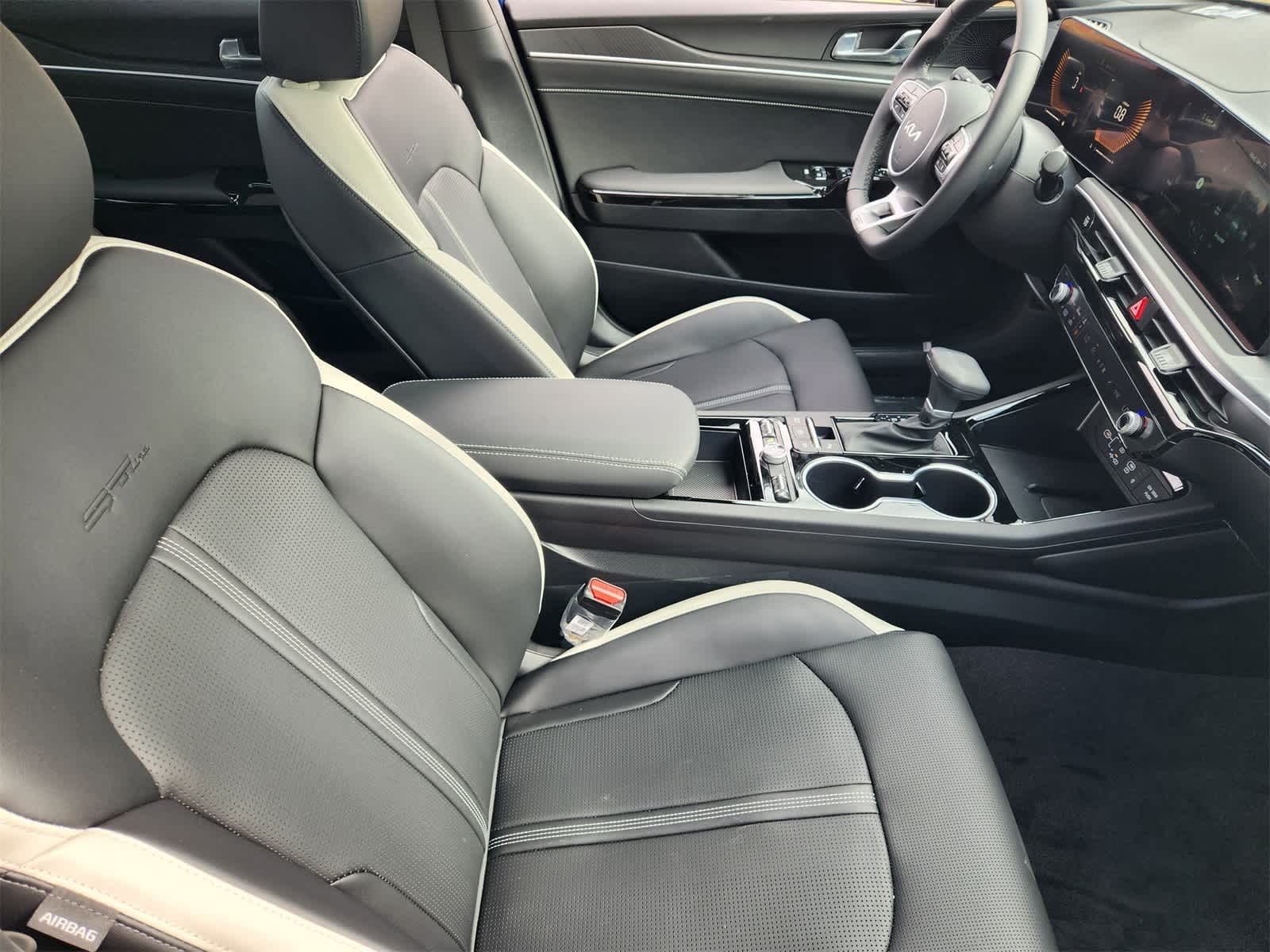 Thumbnail: 2026 Kia K5 - 10