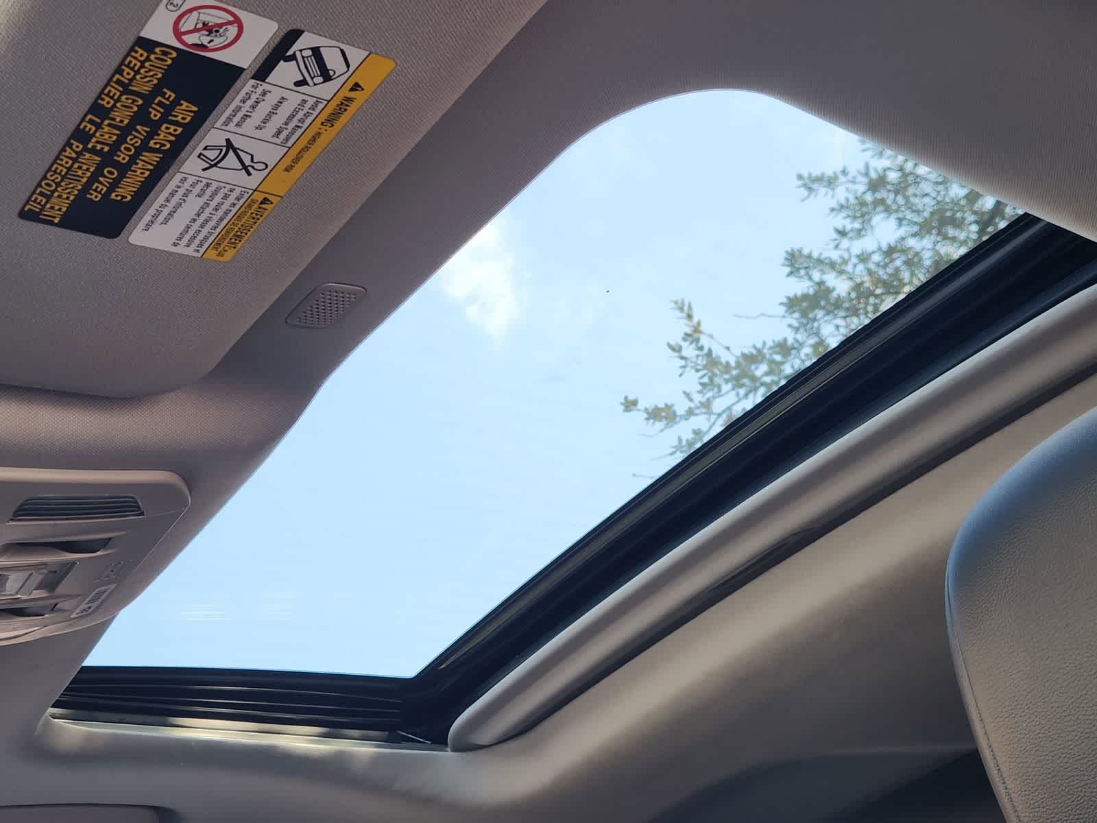 Thumbnail: 2022 Toyota Highlander - 25