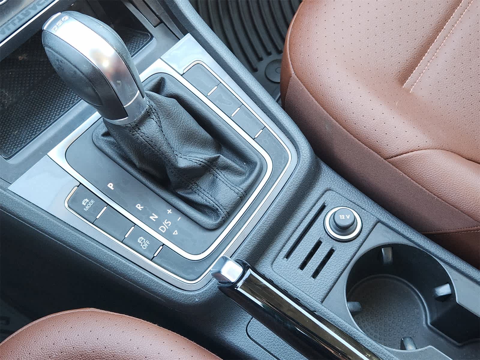 Thumbnail: 2017 Volkswagen Golf - 20