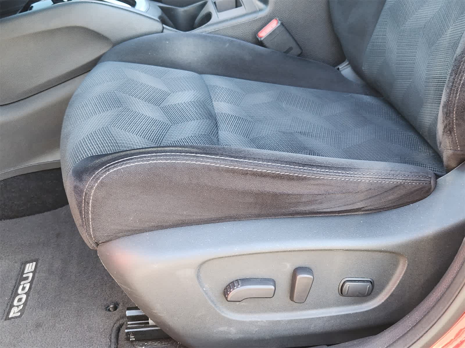 Thumbnail: 2014 Nissan Rogue - 23