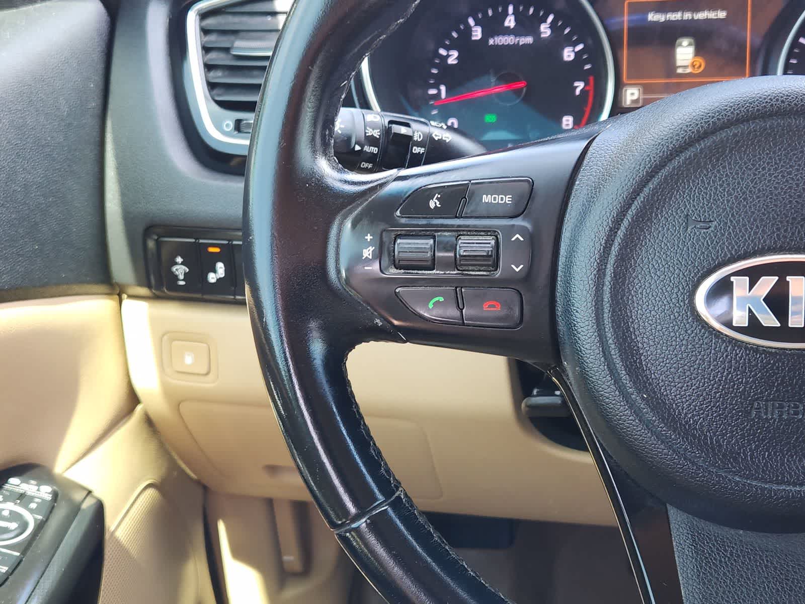 Thumbnail: 2015 Kia Sedona - 27