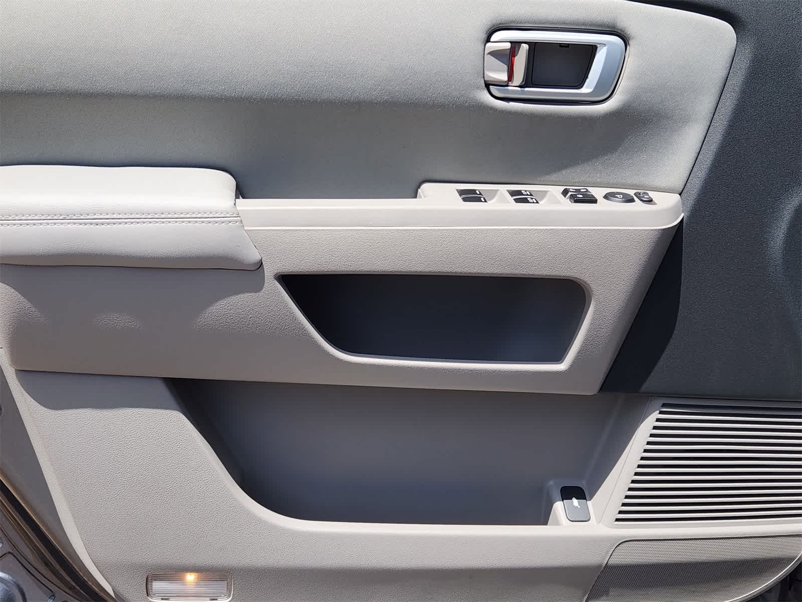 Thumbnail: 2010 Honda Pilot - 20