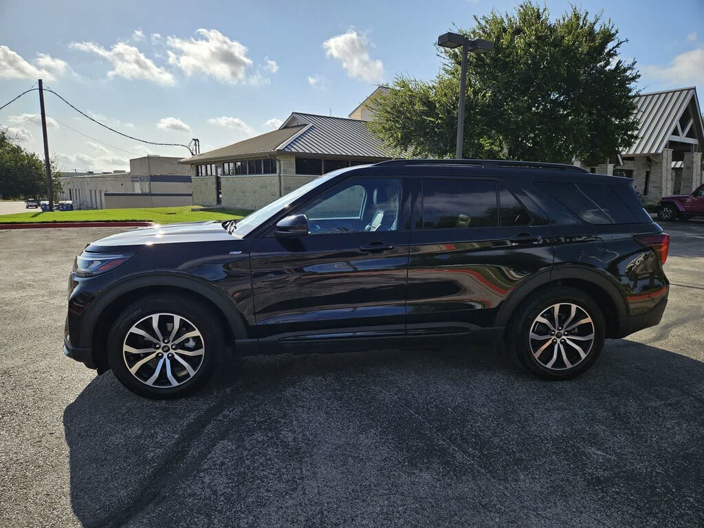 Used 2025 Ford Explorer ST-Line SUV