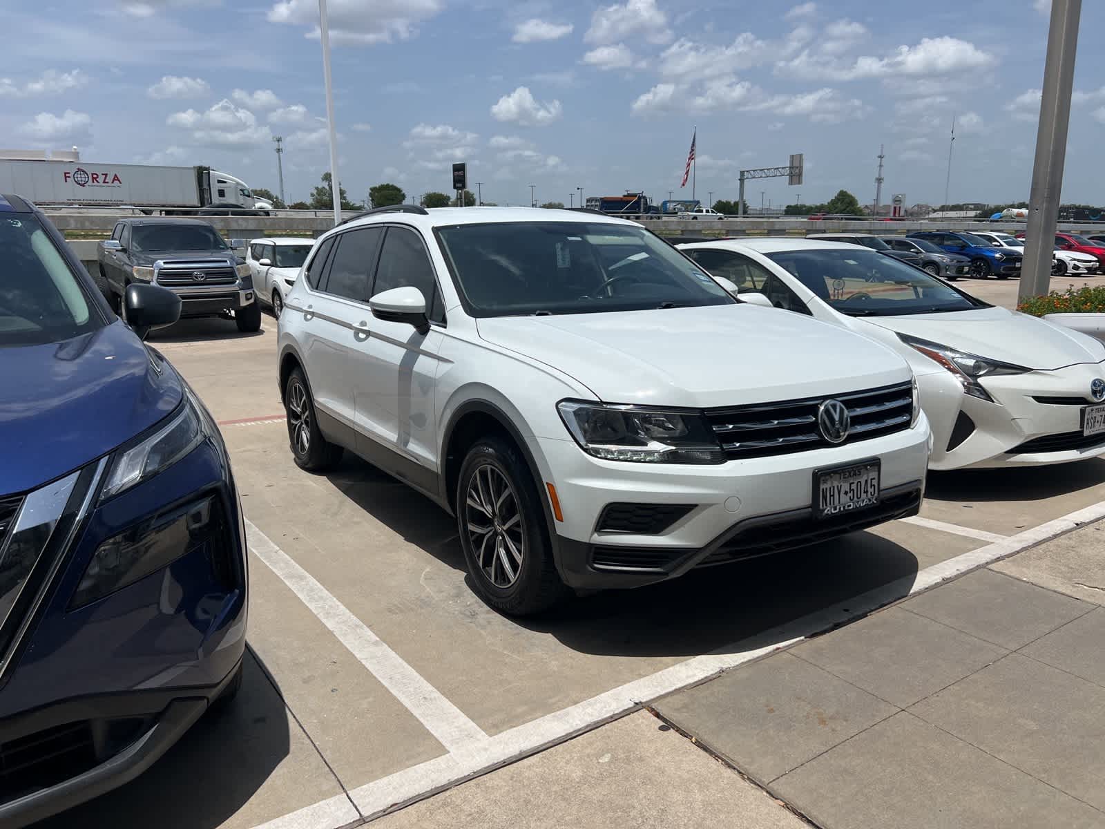 Thumbnail: 2020 Volkswagen Tiguan - 3