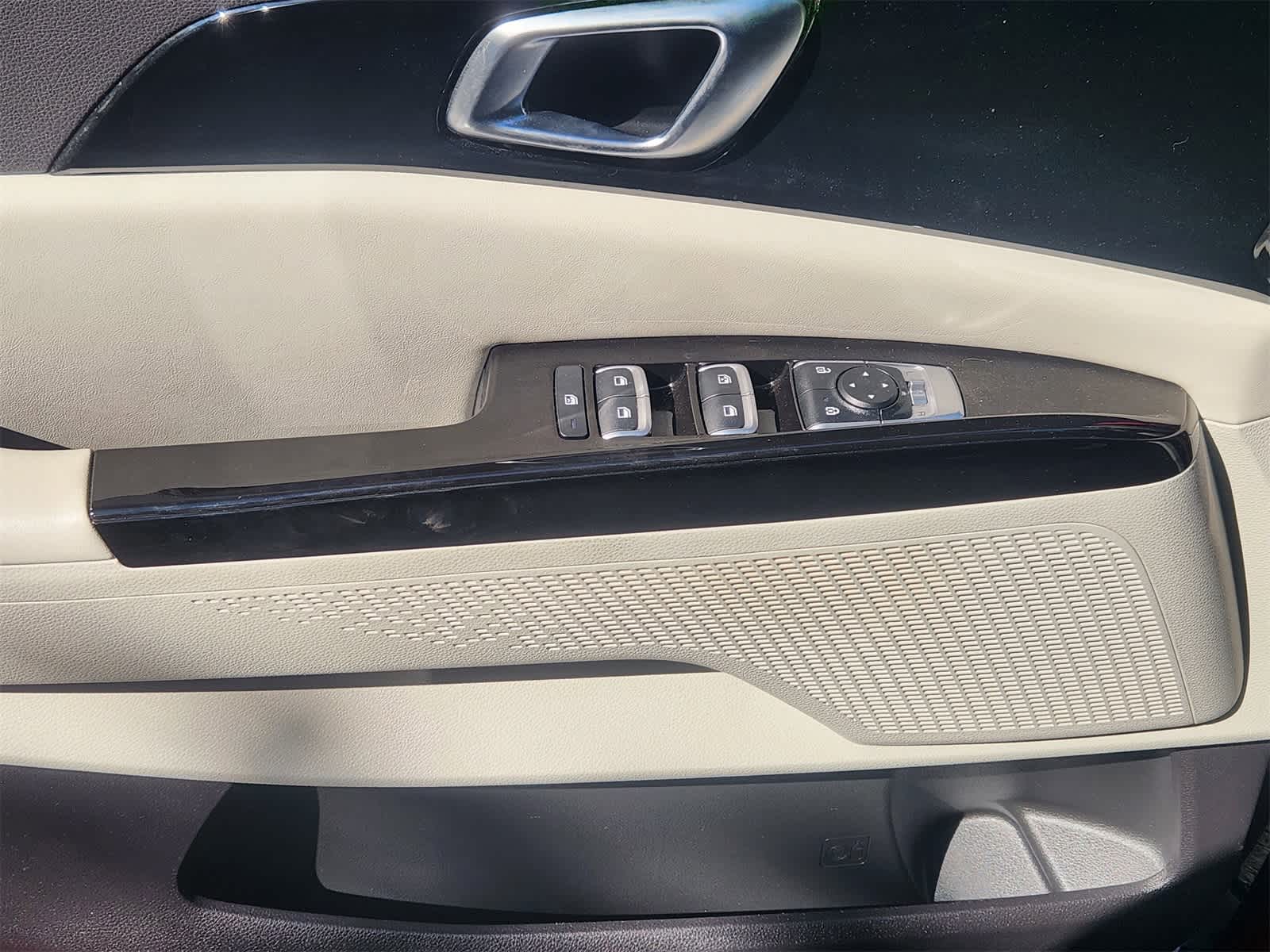 Thumbnail: 2024 Kia Carnival - 22