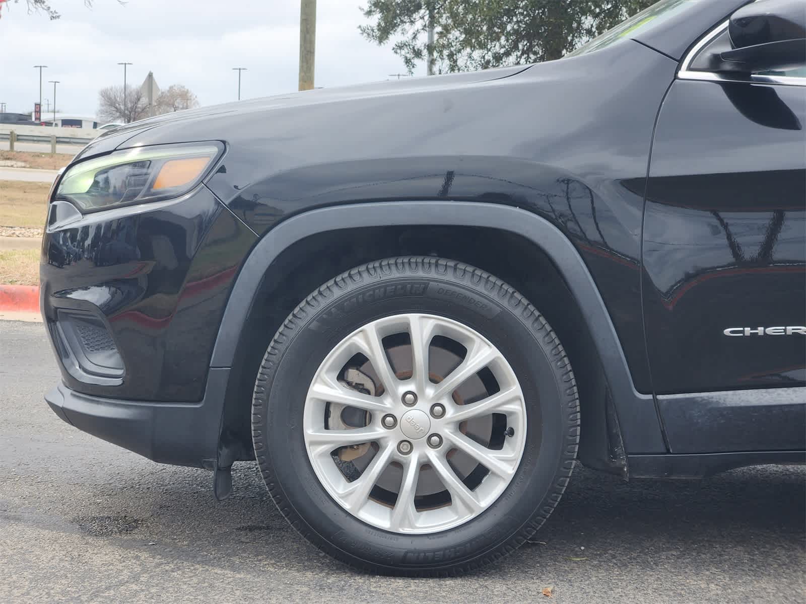 Thumbnail: 2019 Jeep Cherokee - 8