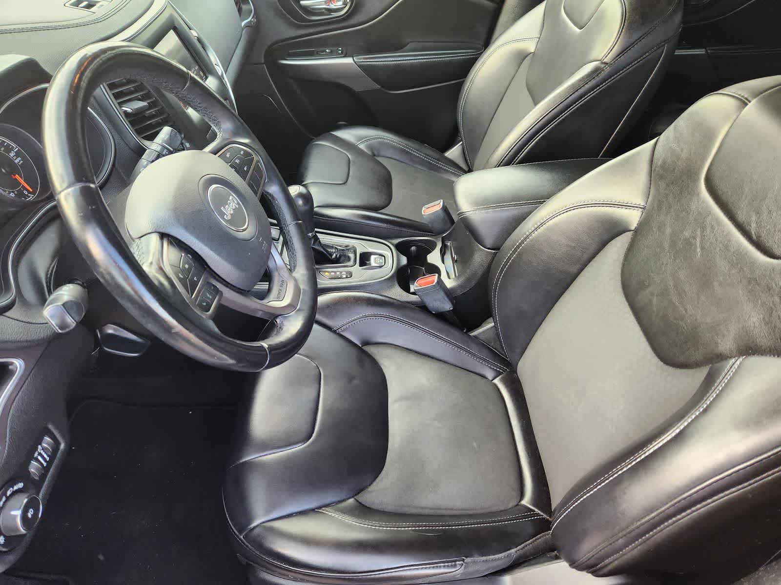 Thumbnail: 2019 Jeep Cherokee - 12