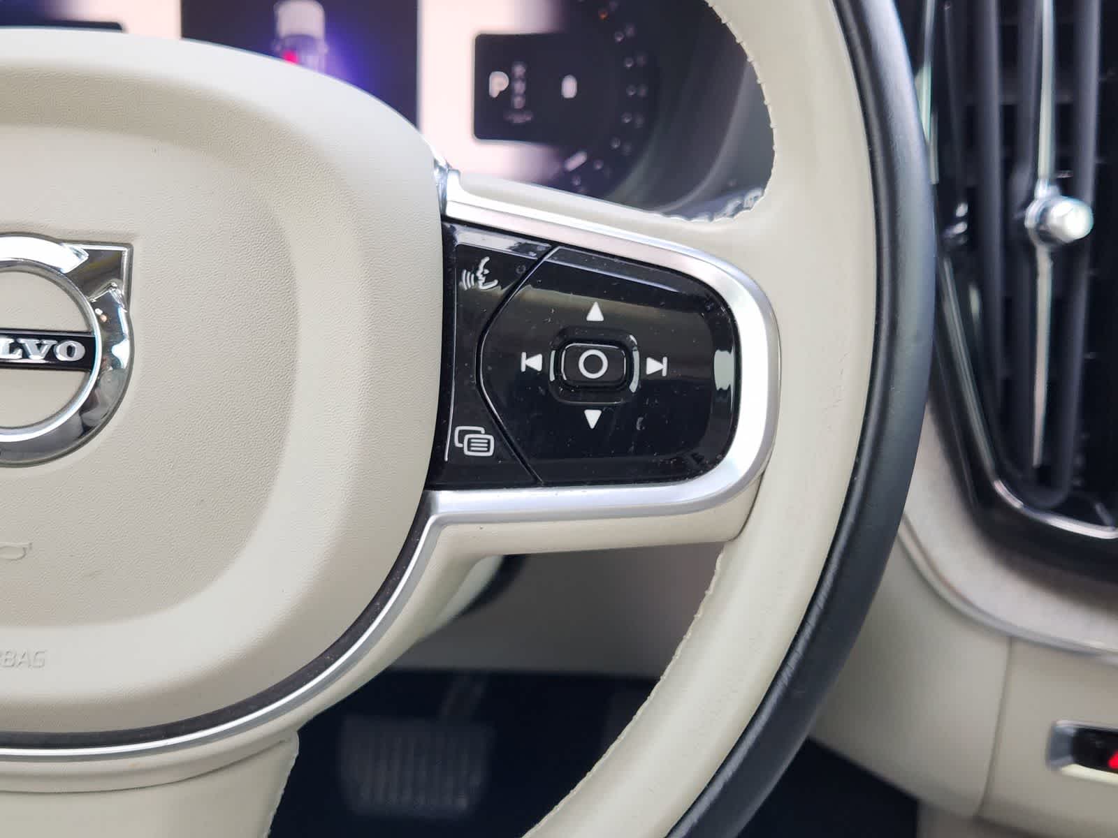 Thumbnail: 2023 Volvo XC60 - 27