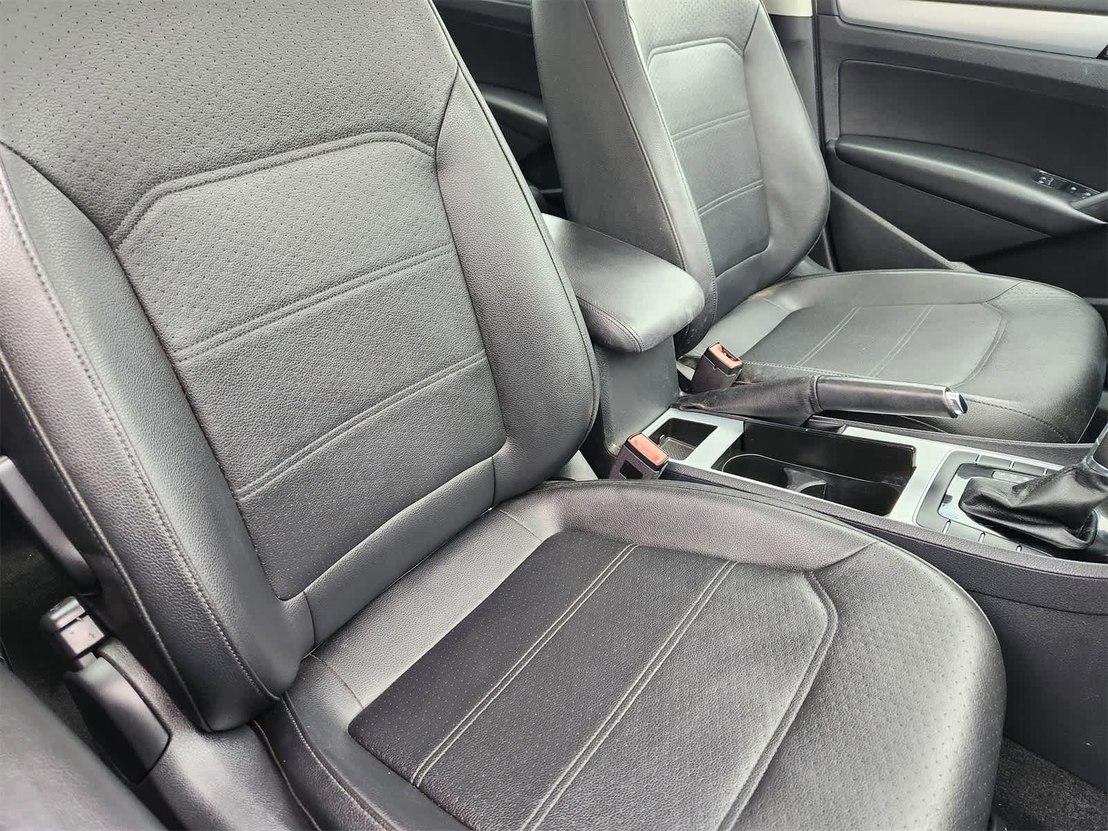 Thumbnail: 2012 Volkswagen Passat - 13