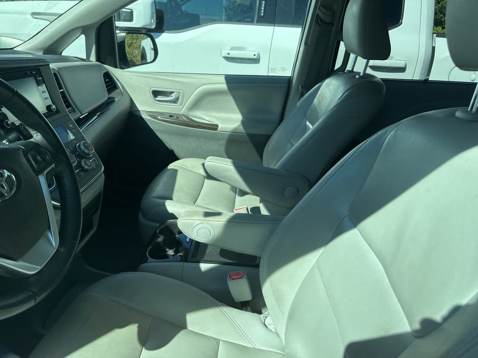 Thumbnail: 2018 Toyota Sienna - 3