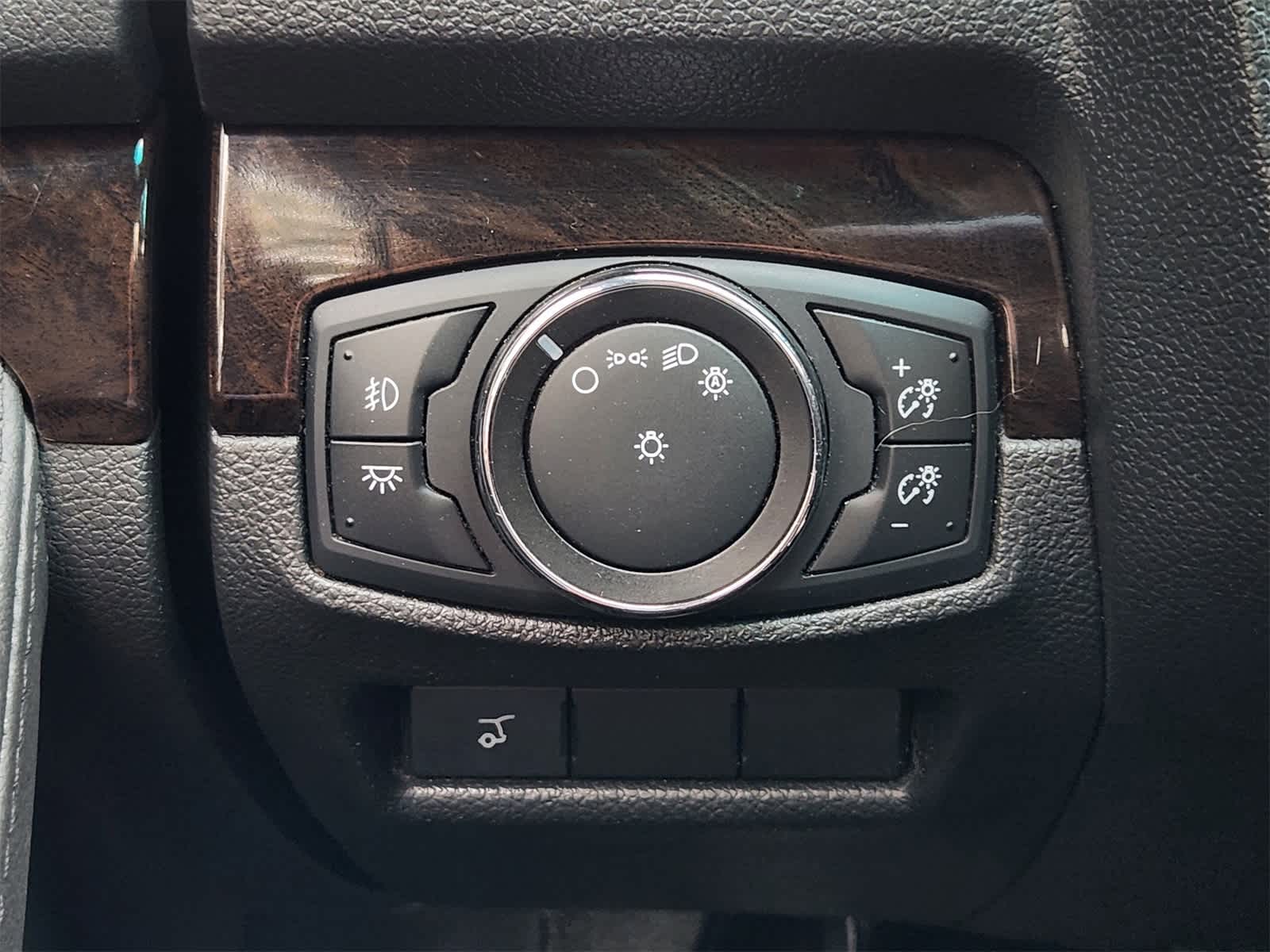 Thumbnail: 2014 Ford Explorer - 22