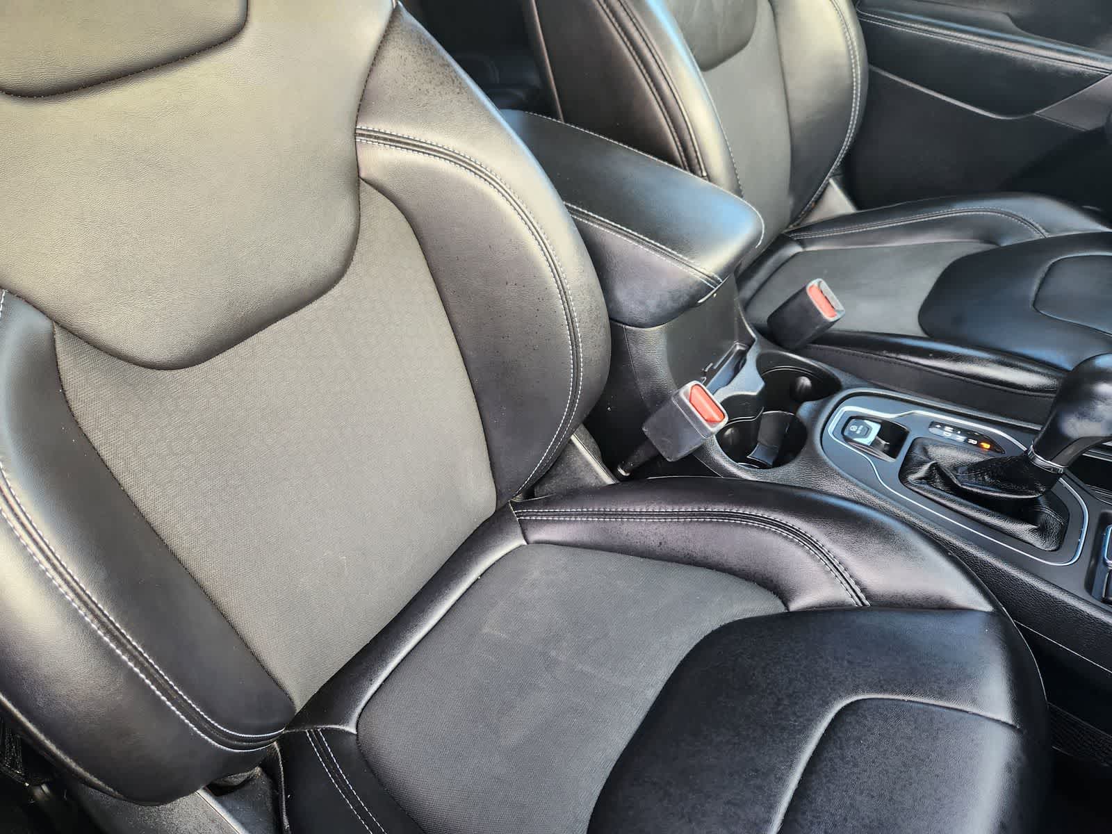 Thumbnail: 2019 Jeep Cherokee - 13