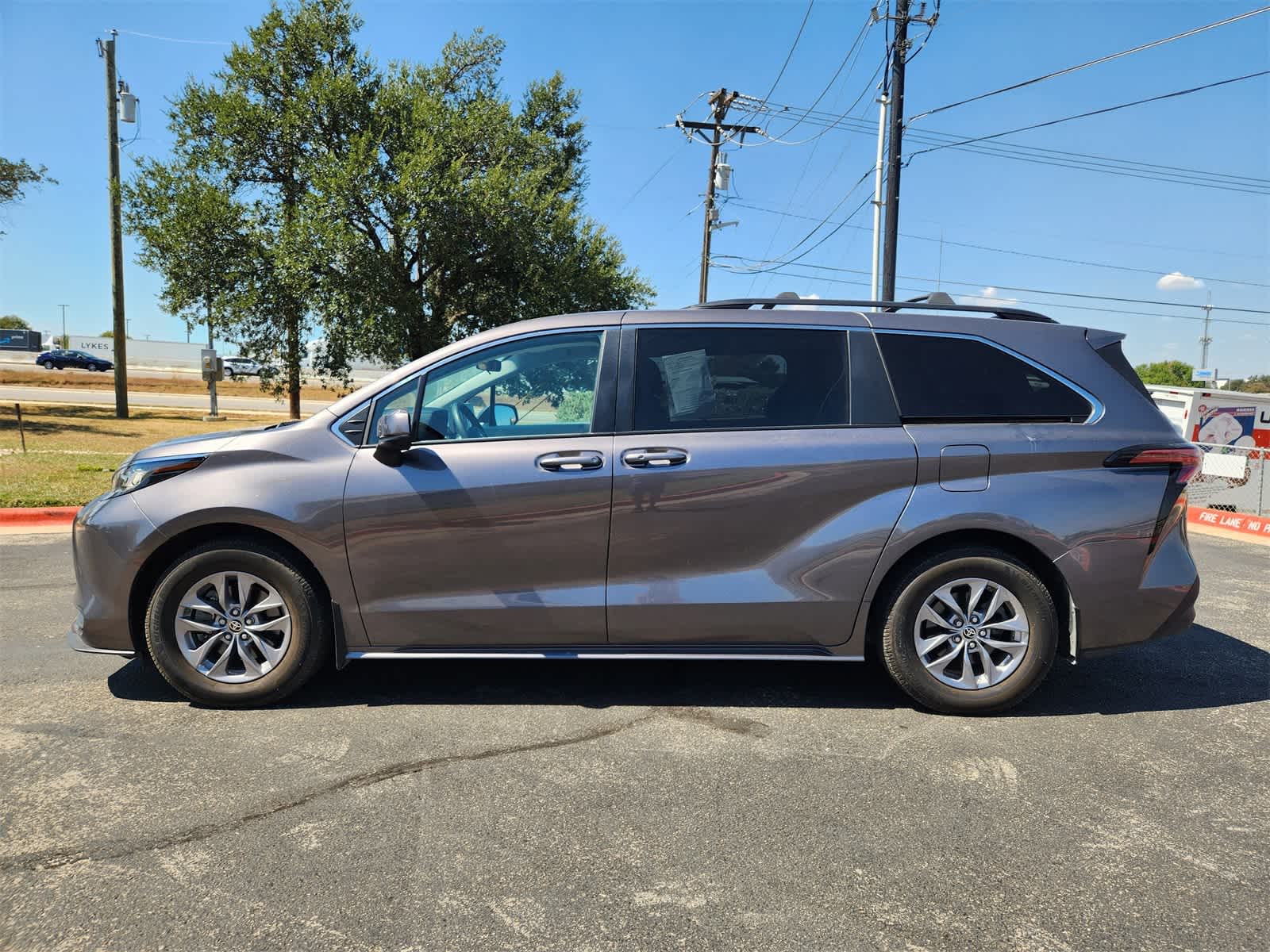 Thumbnail: 2022 Toyota Sienna - 4