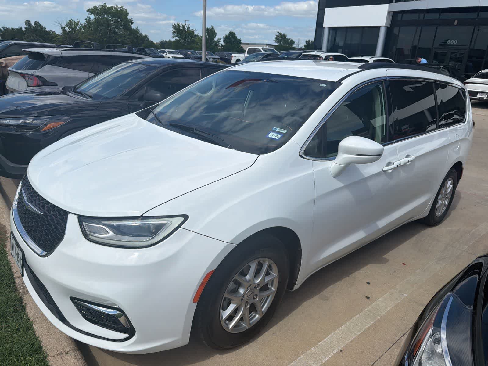 2022 Chrysler Pacifica Touring L's photo