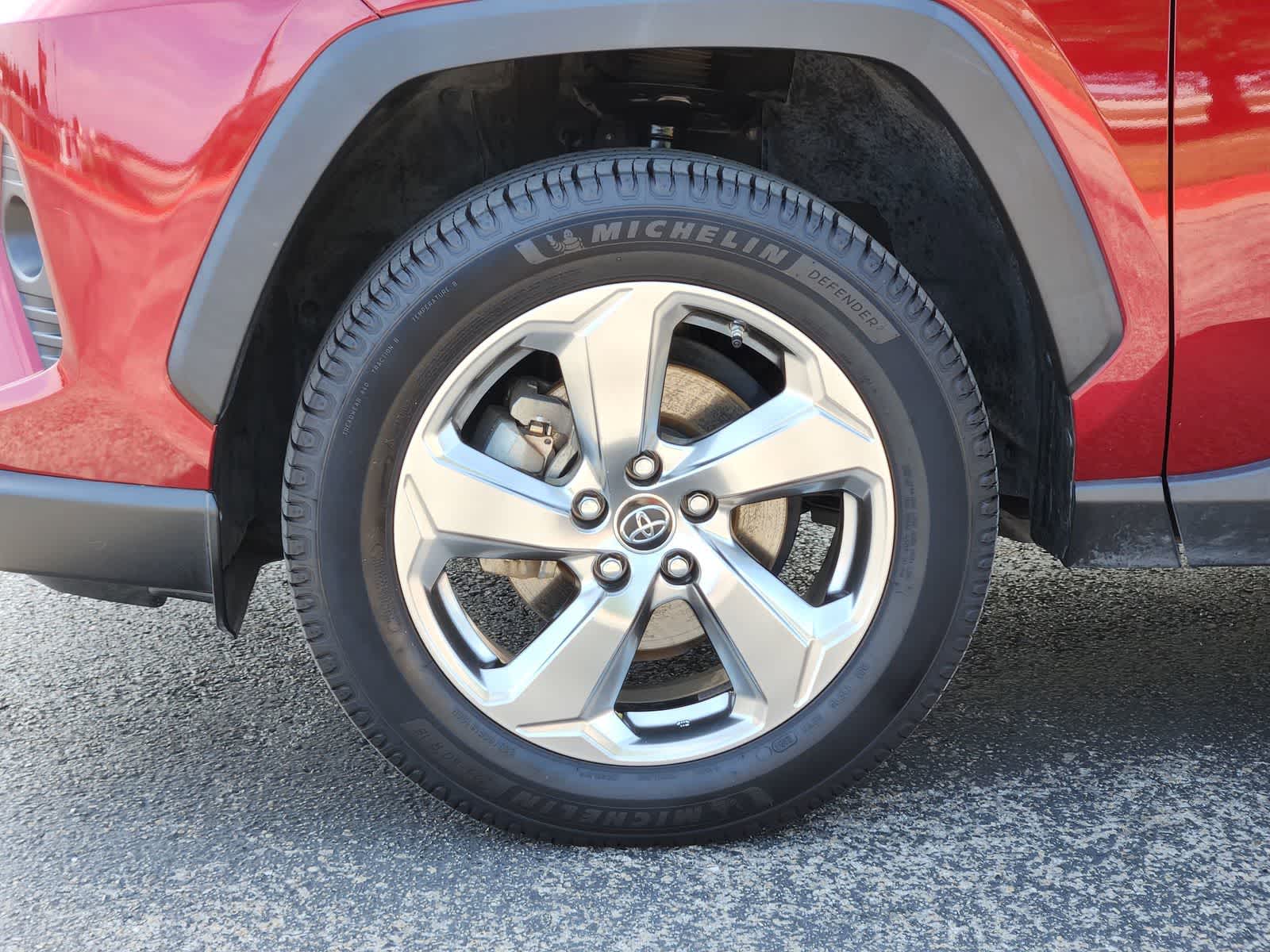 Thumbnail: 2019 Toyota RAV4 - 9