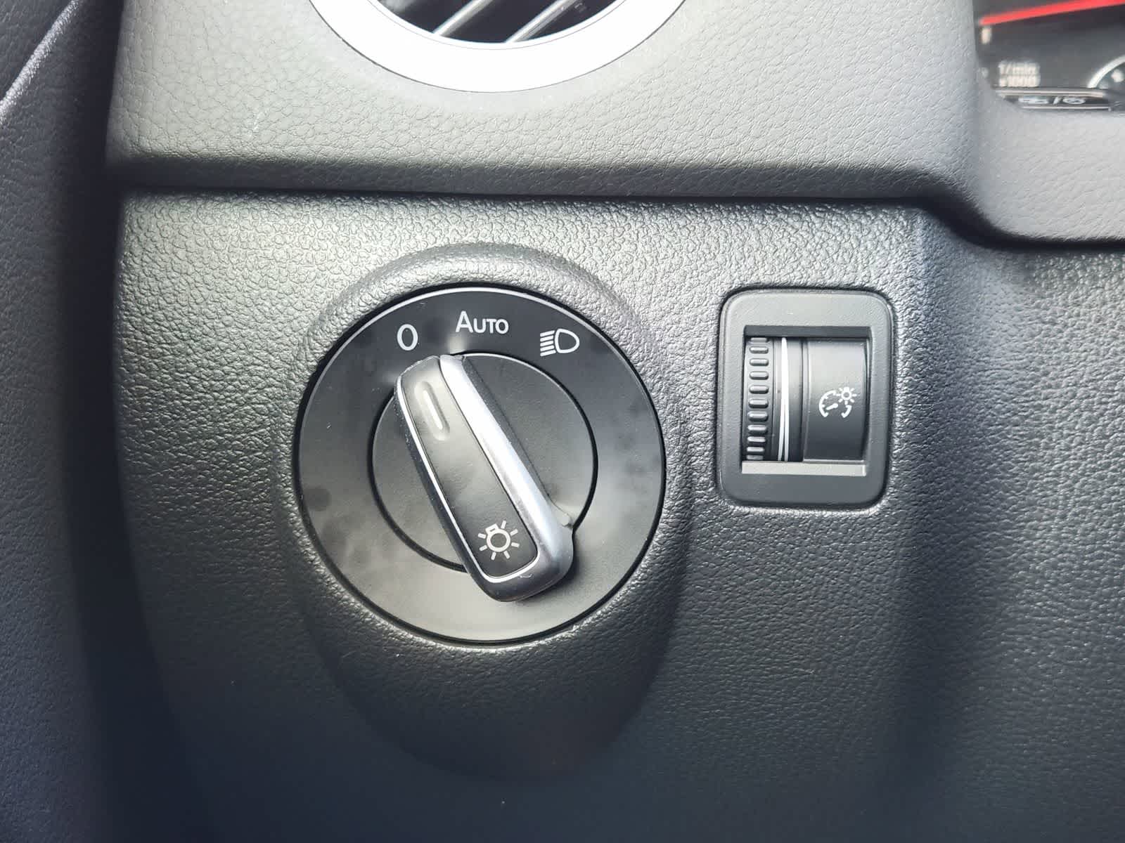 Thumbnail: 2016 Volkswagen Tiguan - 21