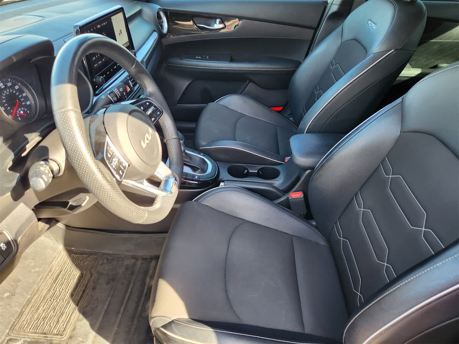 Thumbnail: 2022 Kia Forte - 13