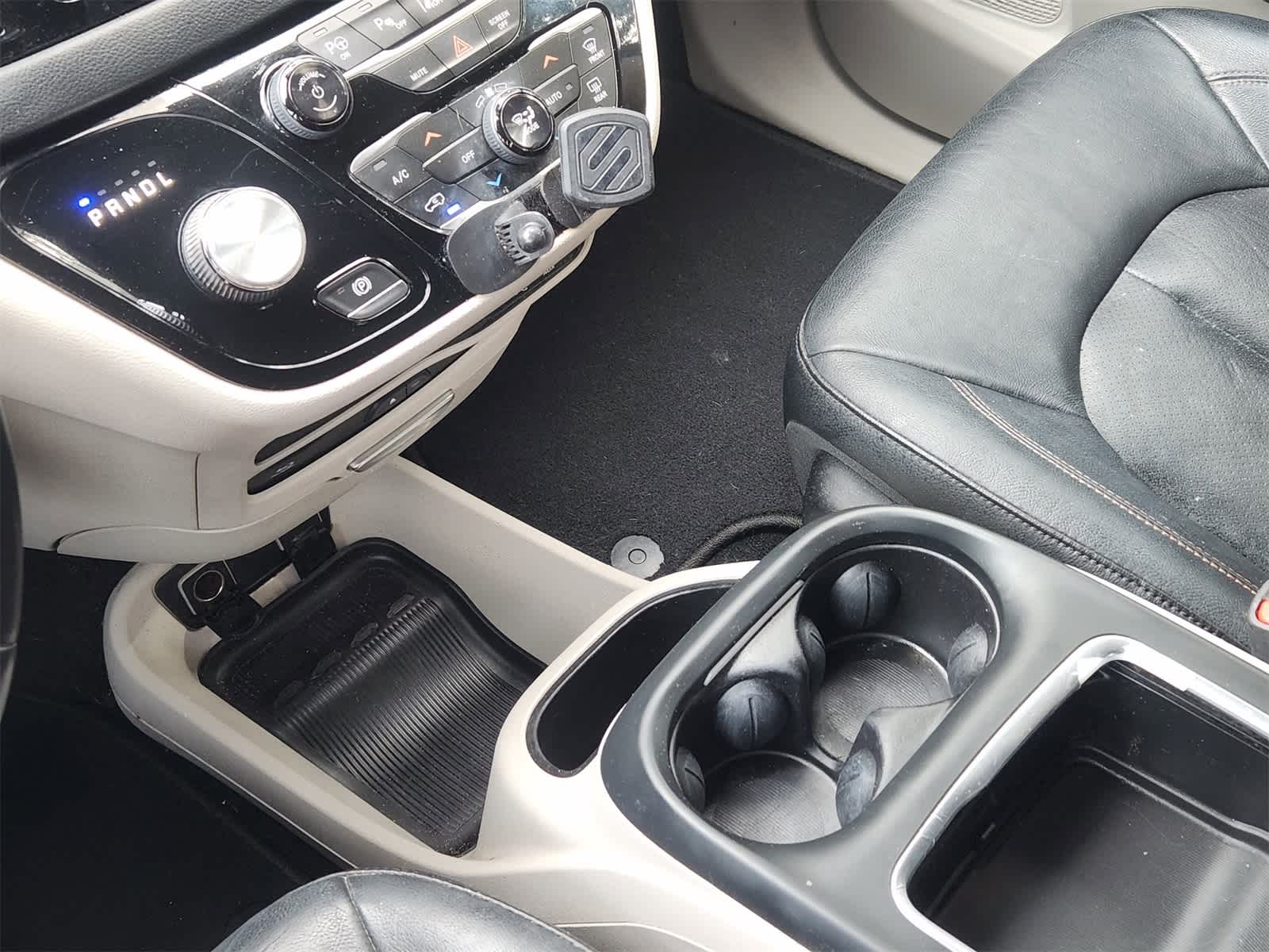 Thumbnail: 2018 Chrysler Pacifica - 19