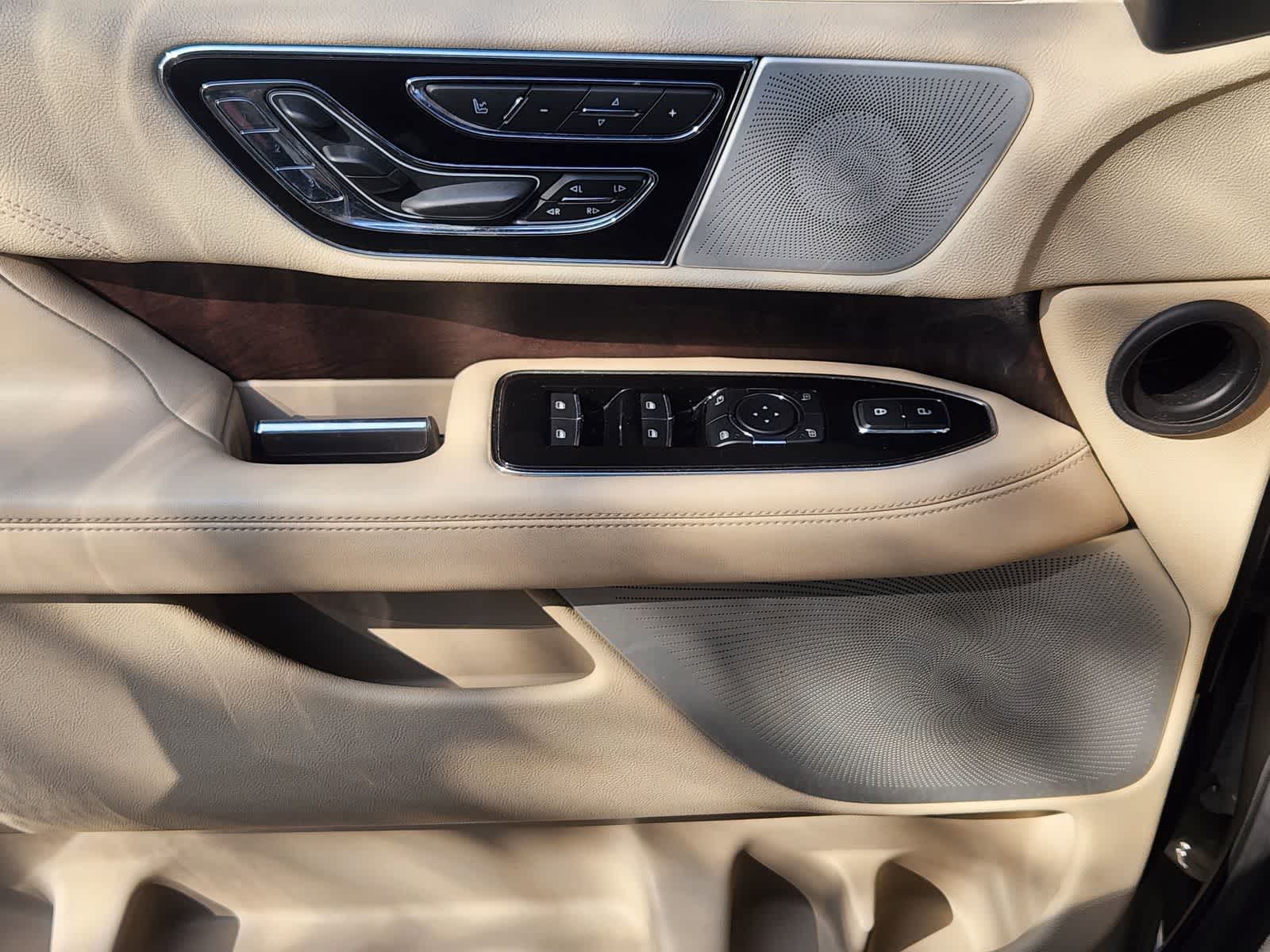 Thumbnail: 2020 Lincoln Navigator - 23