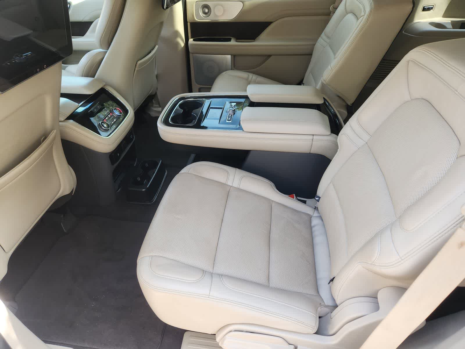 Thumbnail: 2020 Lincoln Navigator - 30