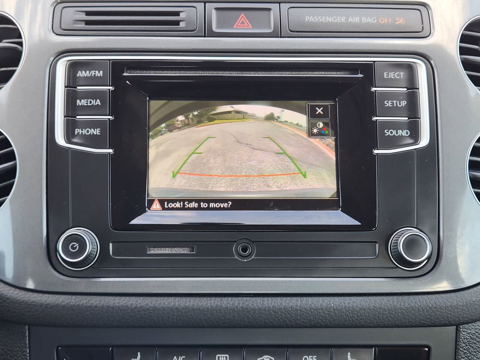 Thumbnail: 2016 Volkswagen Tiguan - 17