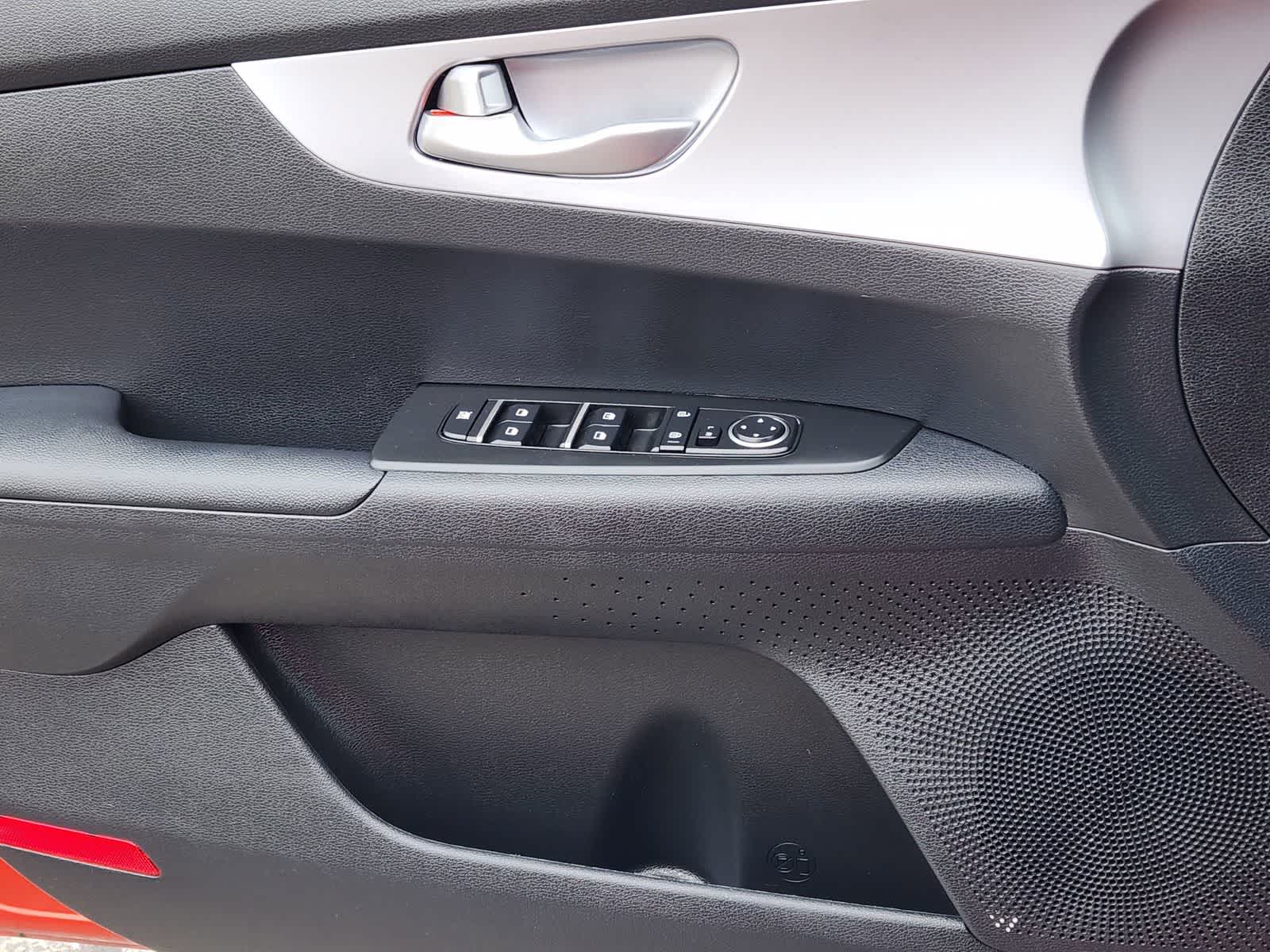 Thumbnail: 2022 Kia Forte - 20