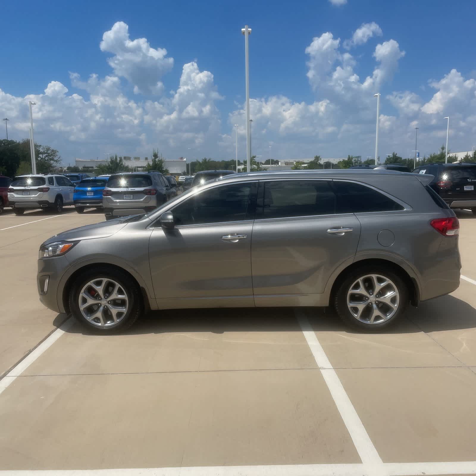 Thumbnail: 2018 Kia Sorento - 3