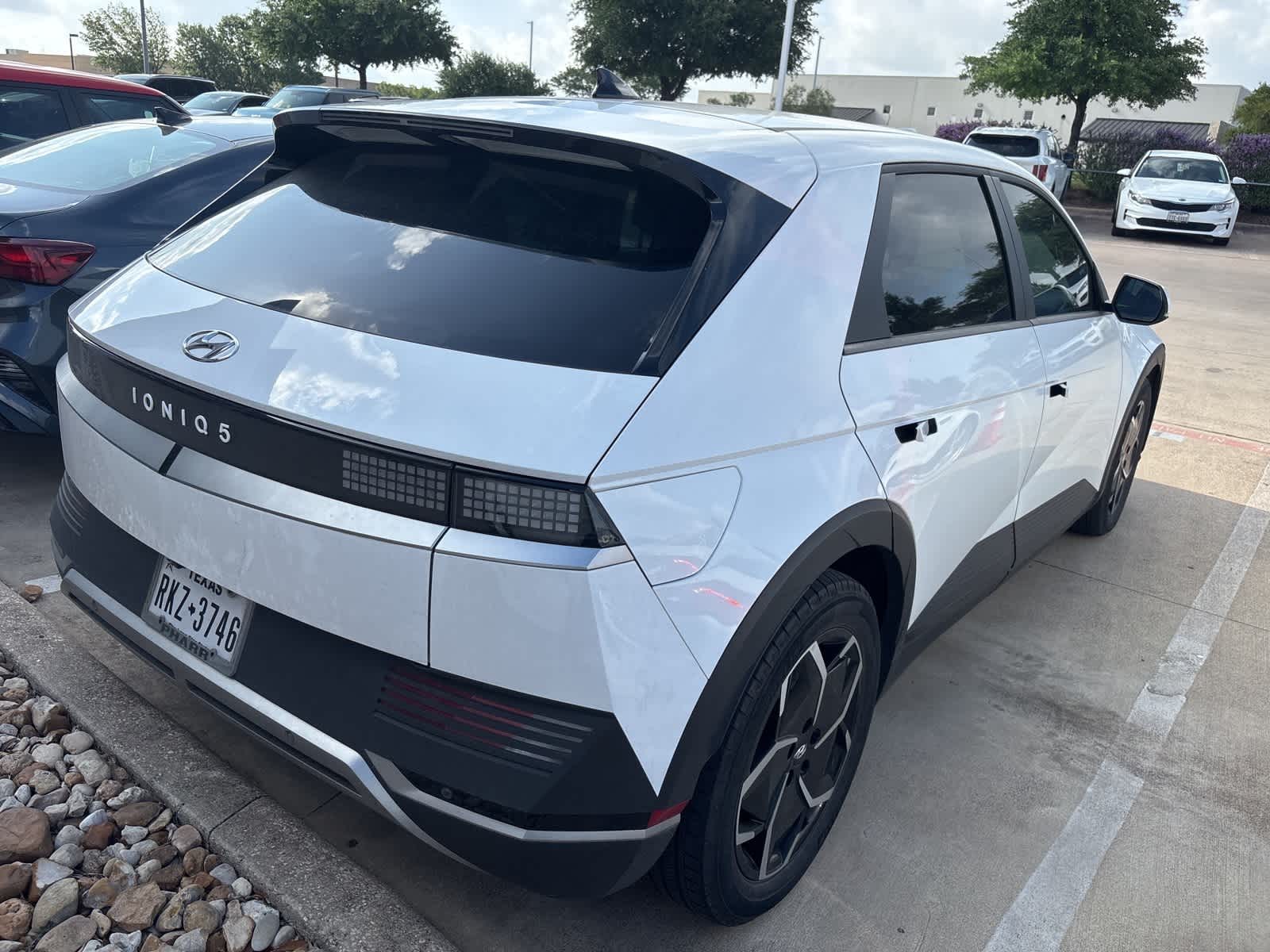 Thumbnail: 2022 Hyundai Ioniq 5 - 4
