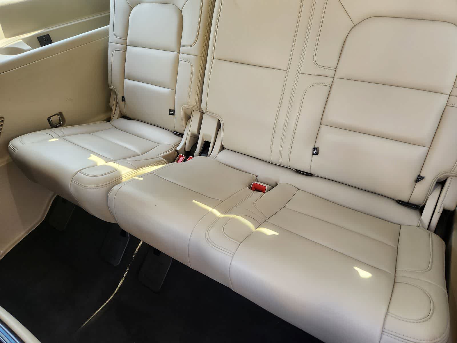 Thumbnail: 2020 Lincoln Navigator - 32