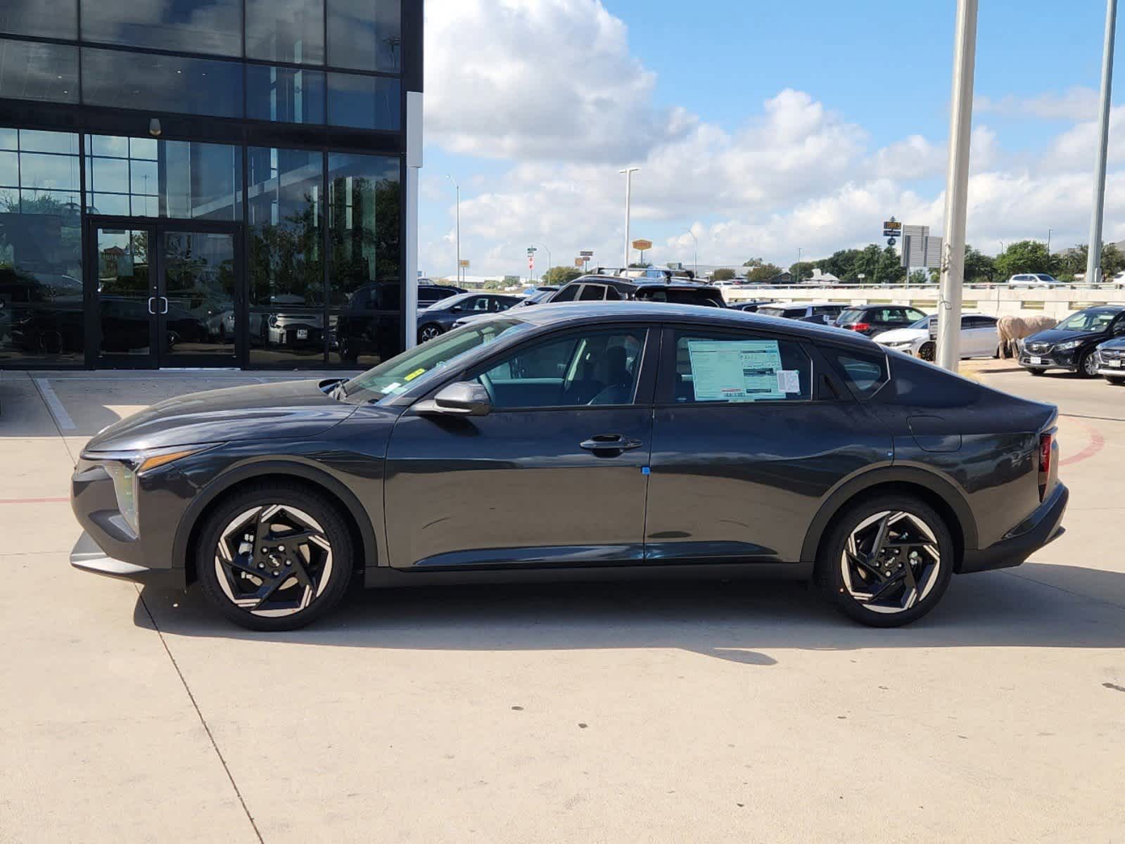 2025 Kia K4 EX photo 2