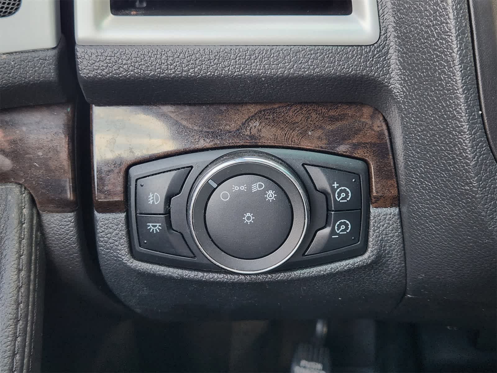 Thumbnail: 2013 Ford Explorer - 21