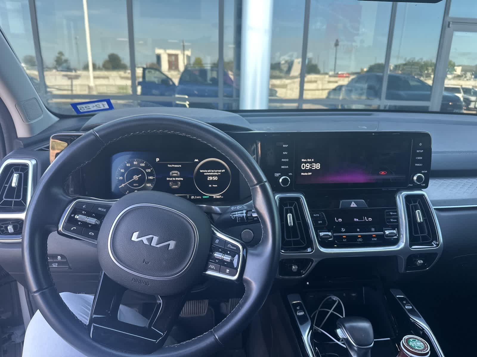 Thumbnail: 2023 Kia Sorento - 6