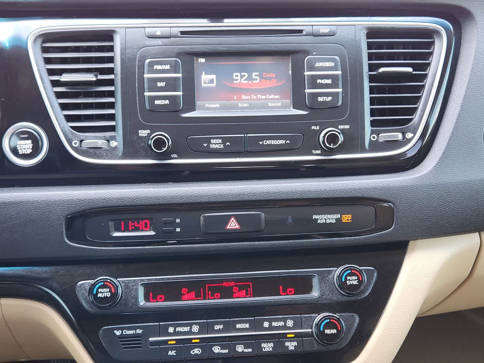 Thumbnail: 2015 Kia Sedona - 16