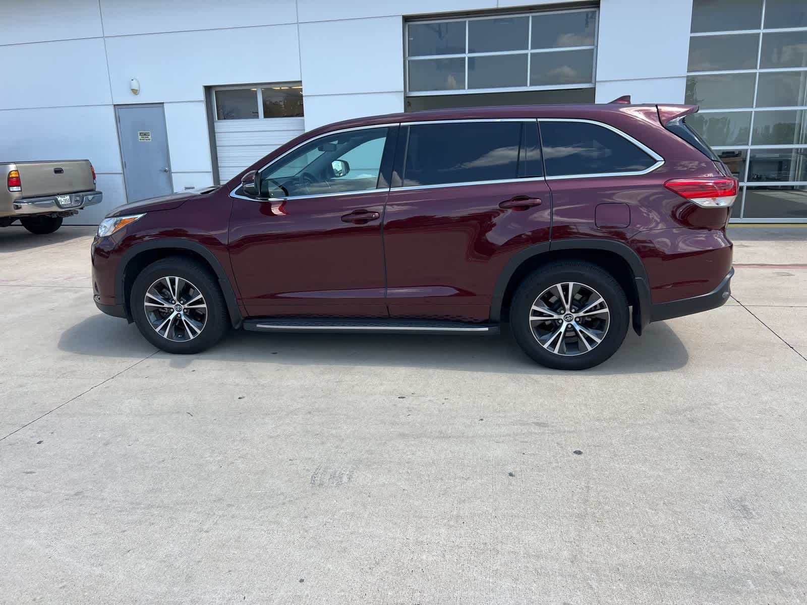 Thumbnail: 2017 Toyota Highlander - 10