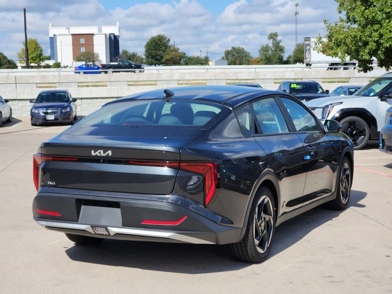 2025 Kia K4 EX photo 3