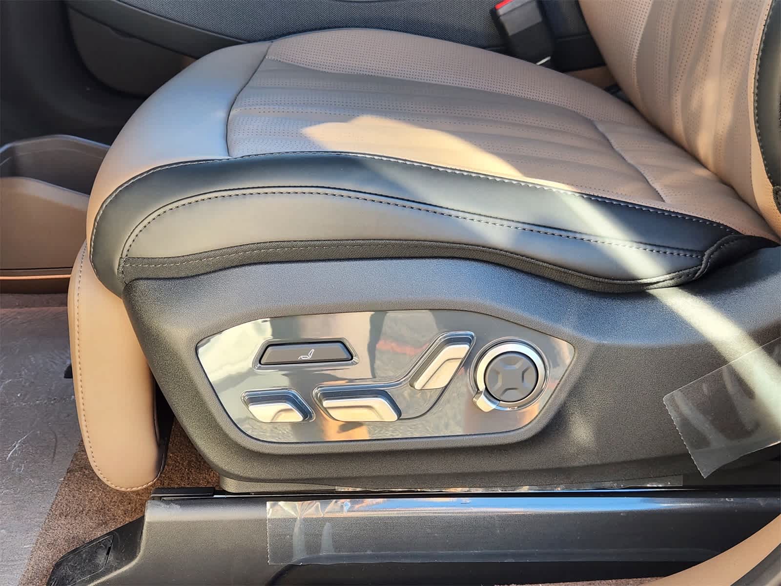 Thumbnail: 2026 Kia EV9 - 20