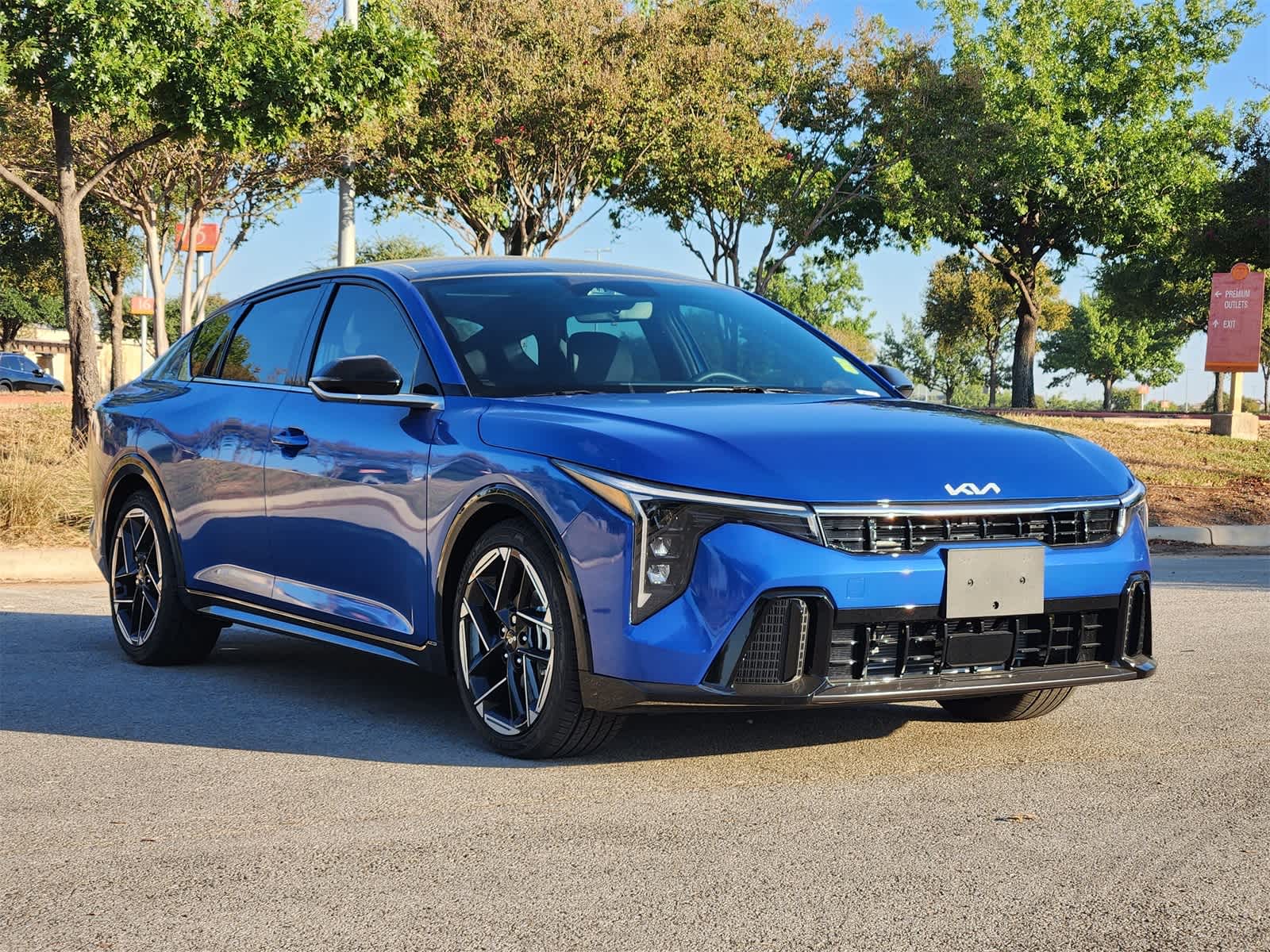 2025 Kia K4 GT-Line photo 3