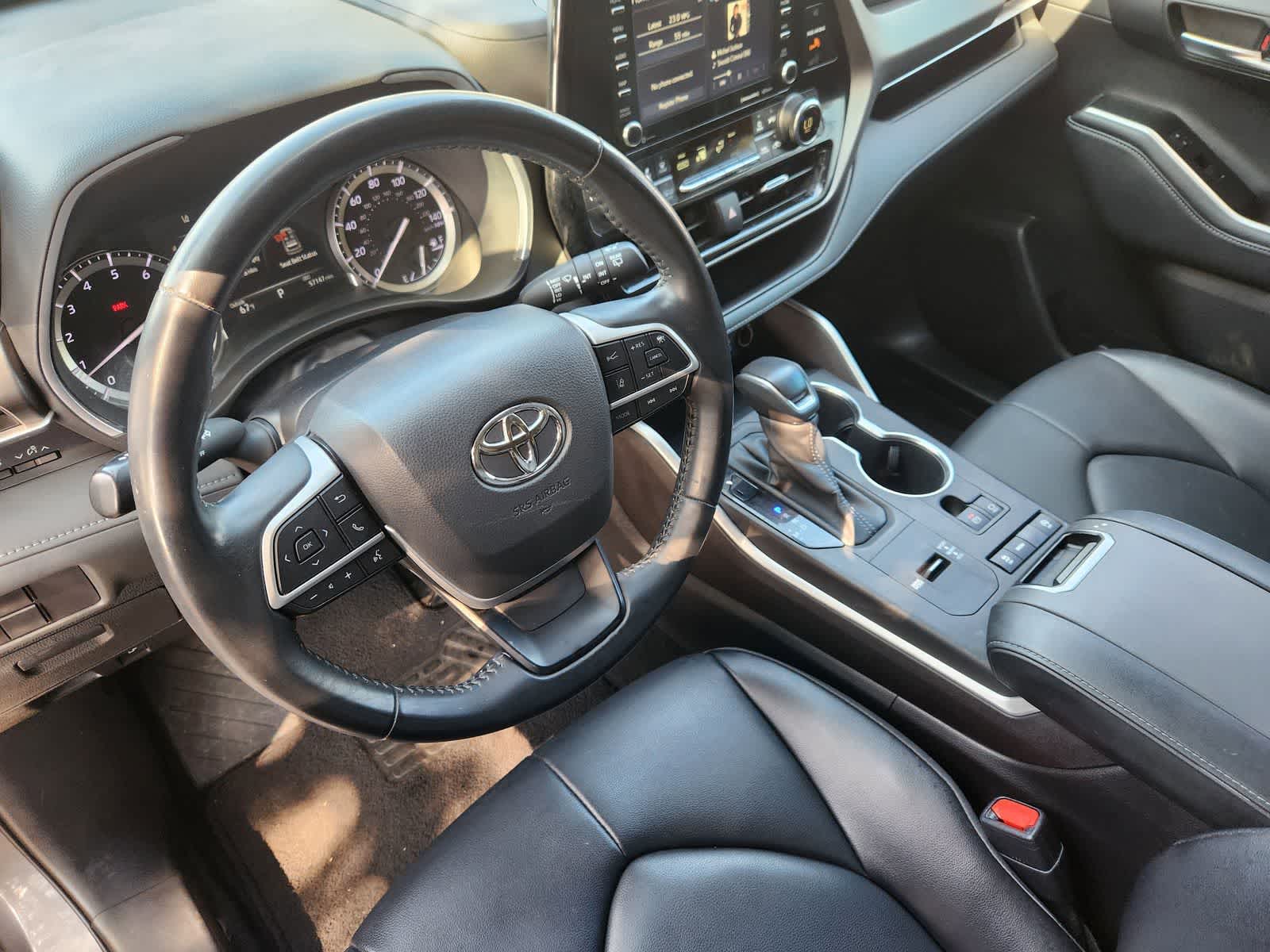 Thumbnail: 2022 Toyota Highlander - 2