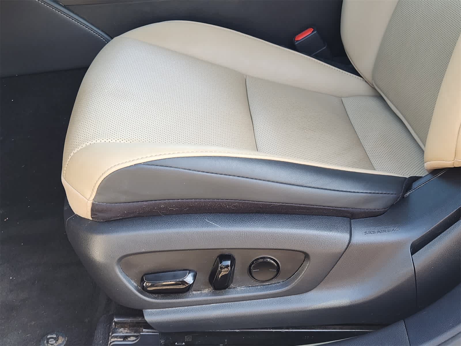 Thumbnail: 2021 Lexus ES - 23