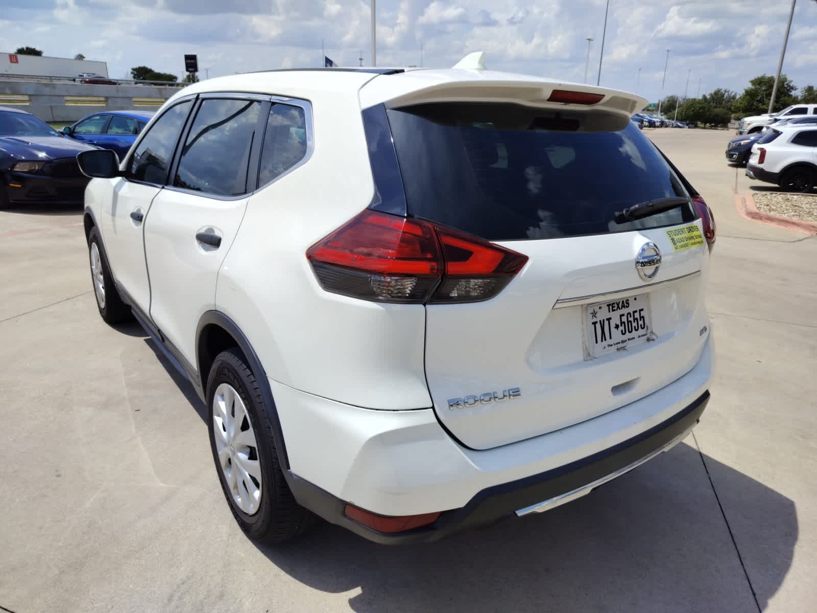 Thumbnail: 2017 Nissan Rogue - 6