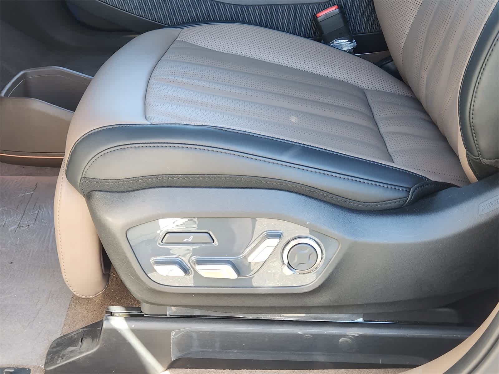 Thumbnail: 2026 Kia EV9 - 20