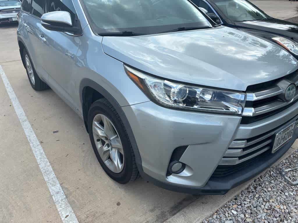 Thumbnail: 2017 Toyota Highlander - 2